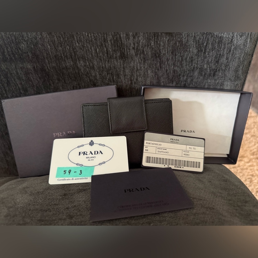 Prada authentic Tessuto Black Leather Card Holder wallet new in box